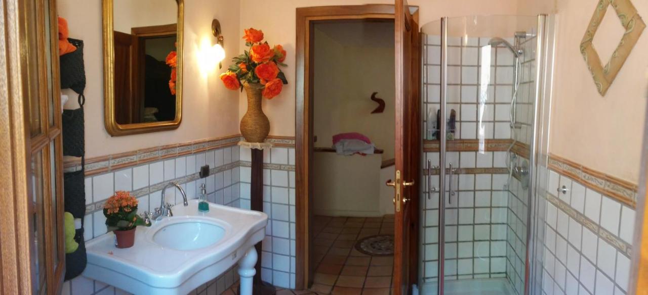 Room In Villa - Room In The Hills With Garden And Sea View San Salvatore  Eksteriør billede